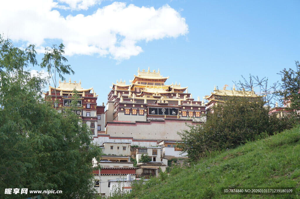 藏式宫殿建筑 风景秀丽