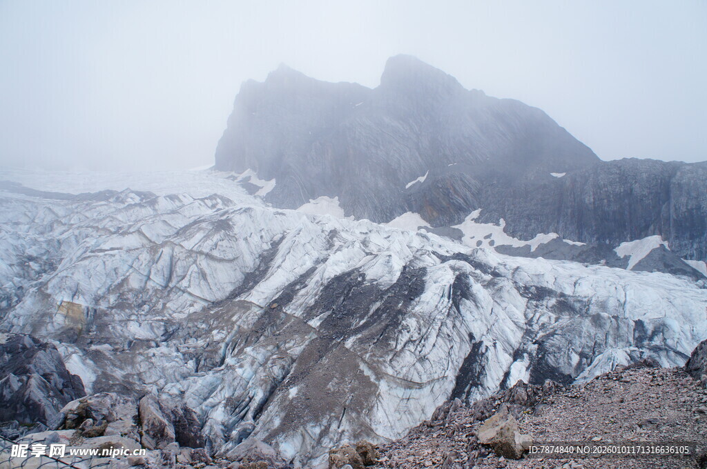 雪山壮丽景观