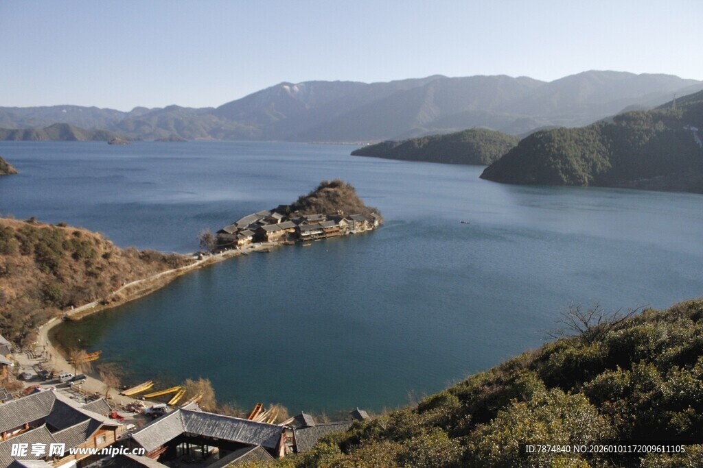 湖畔美景 山水相依的村落