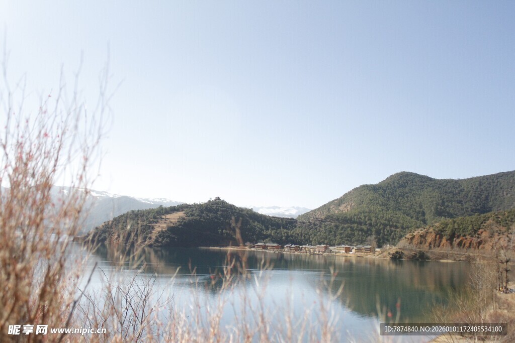 宁静山水湖景风光图