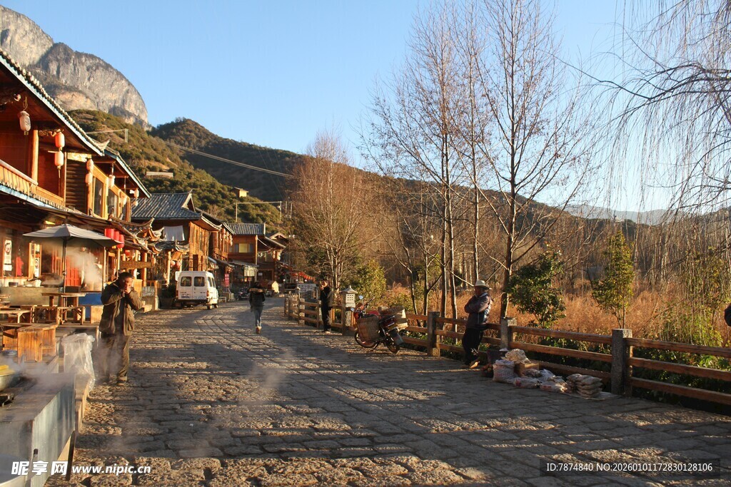山间村落的宁静小道