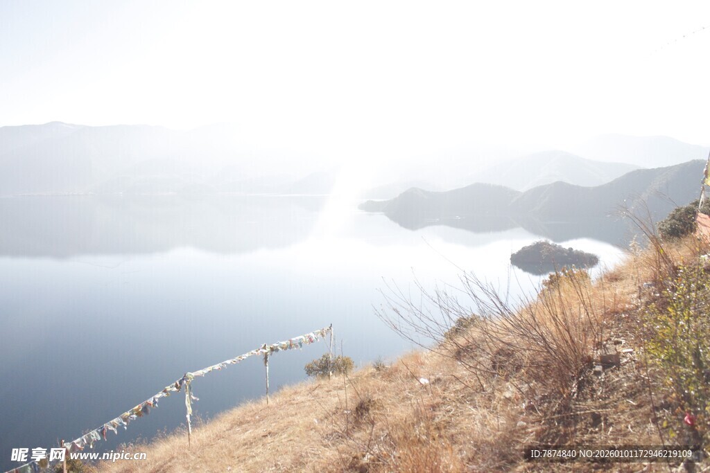 湖畔山景 自然风光如画