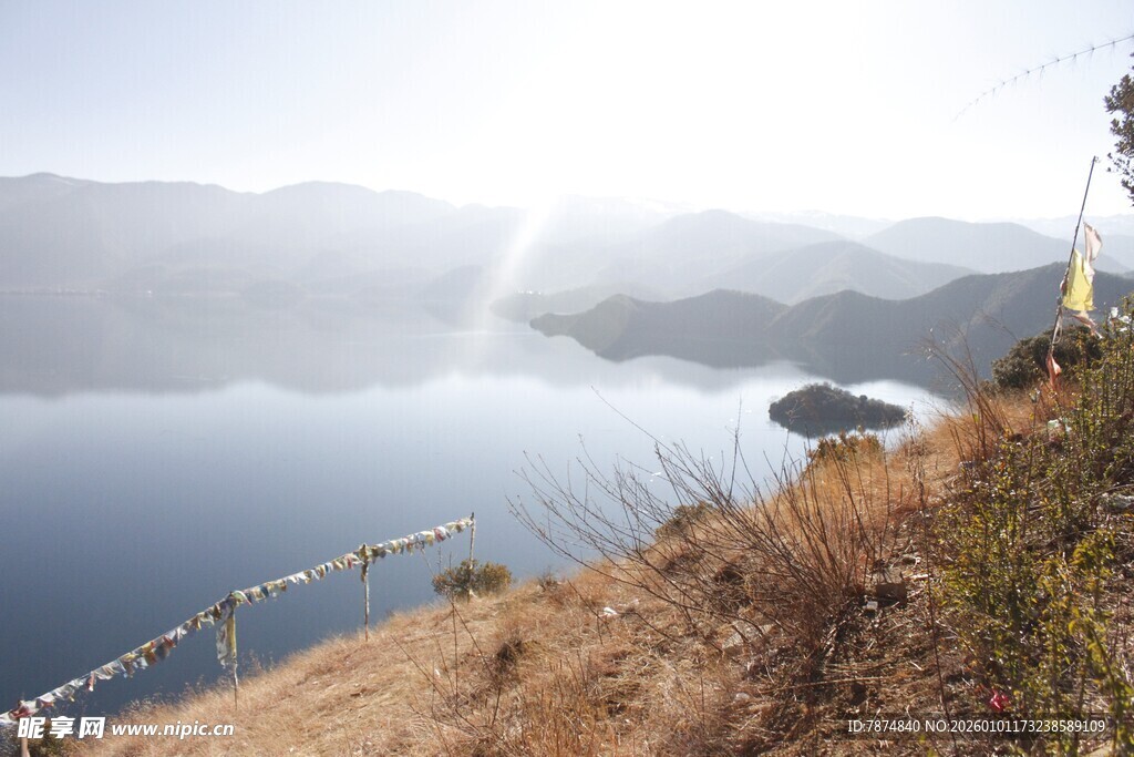 湖畔山景 阳光洒落之美