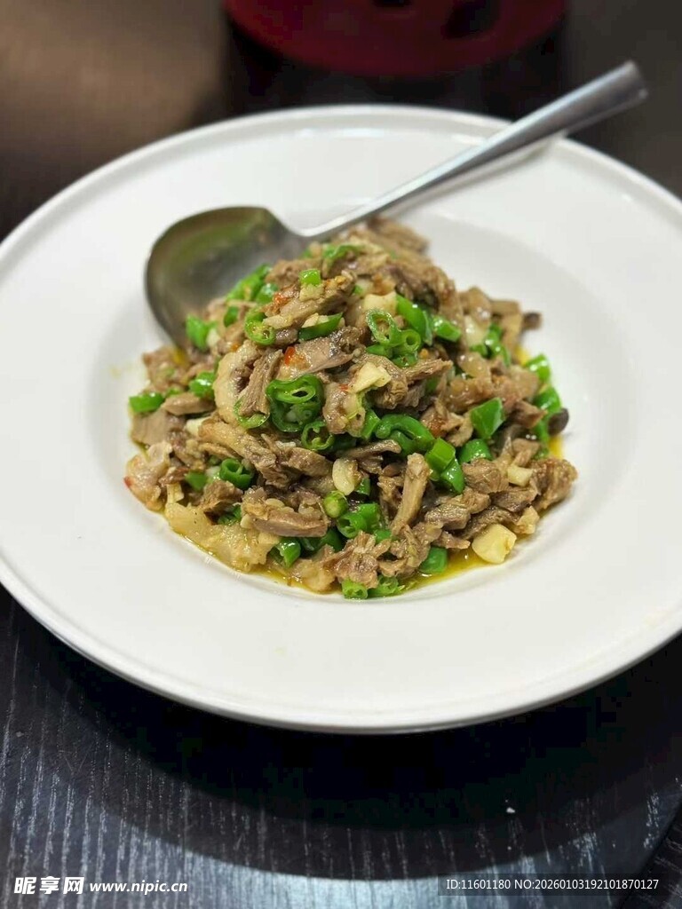 美味青椒肉丝盖饭