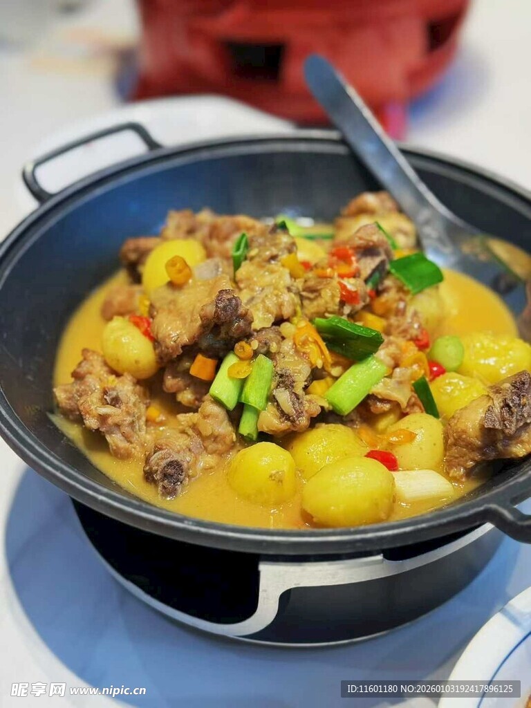 美味排骨炖土豆