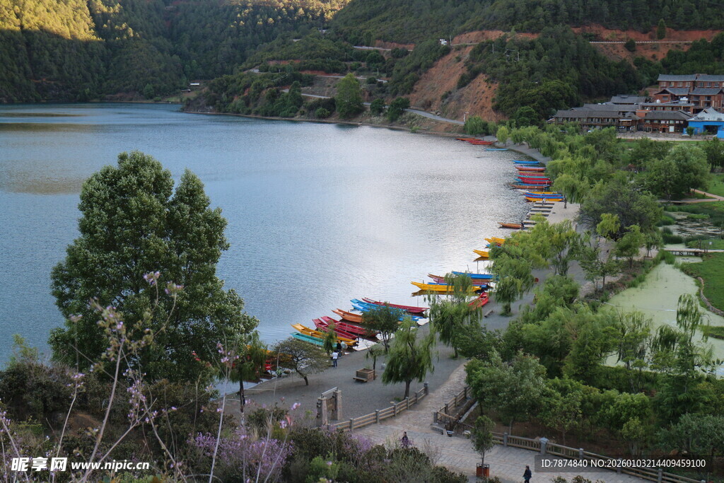 湖畔多彩景致 休闲好去处