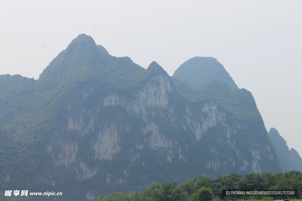 秀丽山峦 绿意盎然