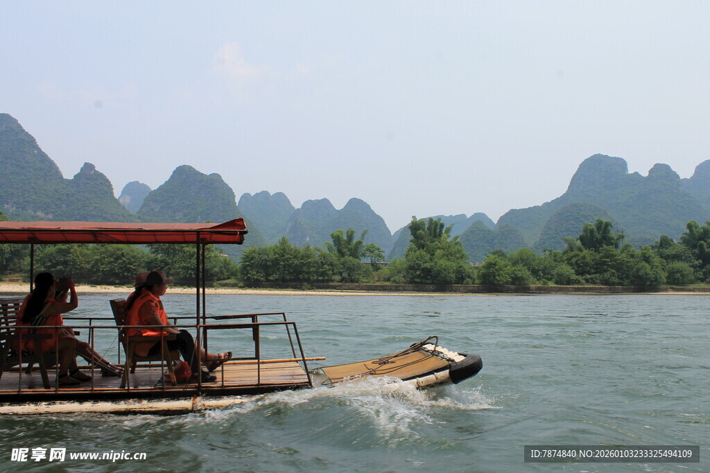 漓江竹筏游景