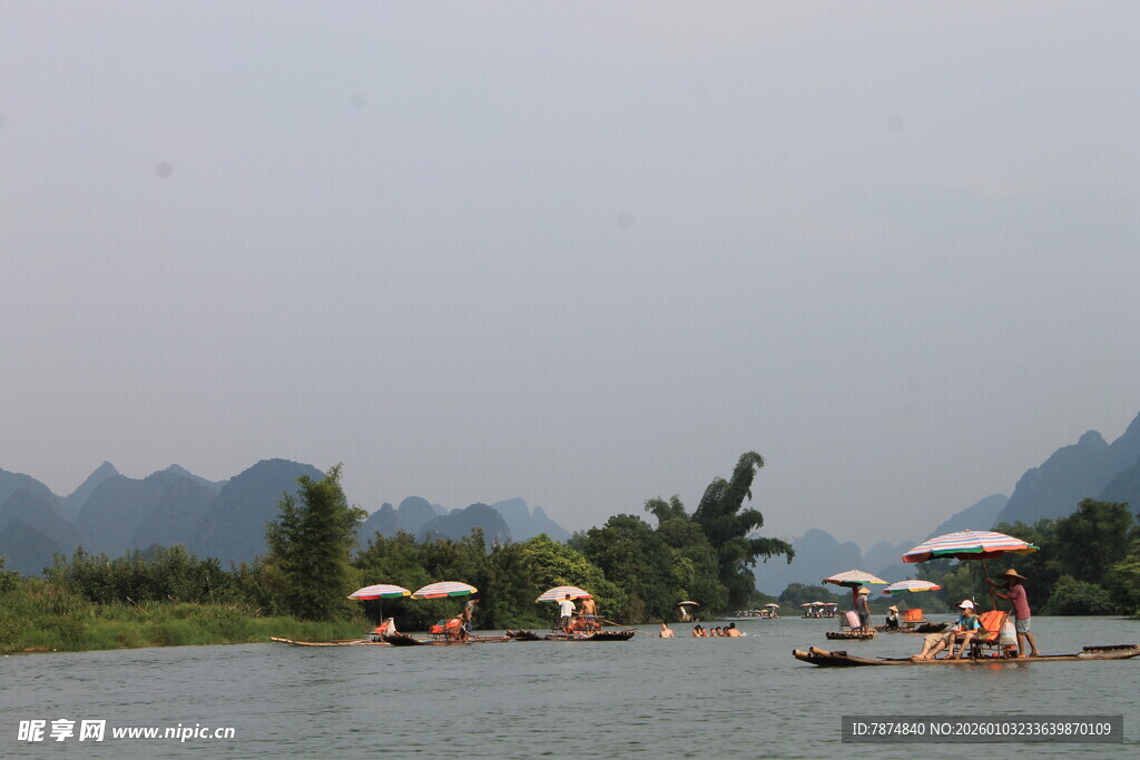漓江竹筏游景