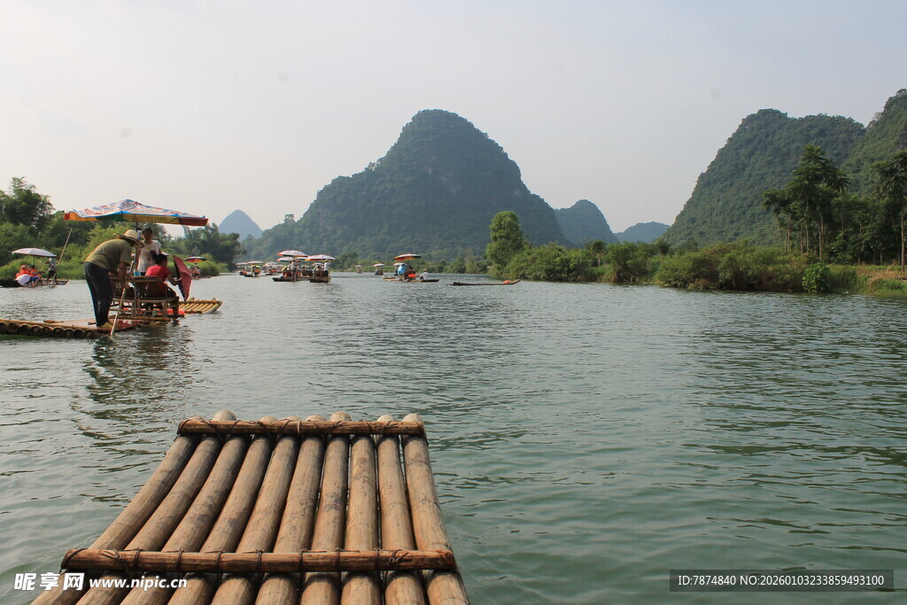 漓江竹筏游 山水好风光