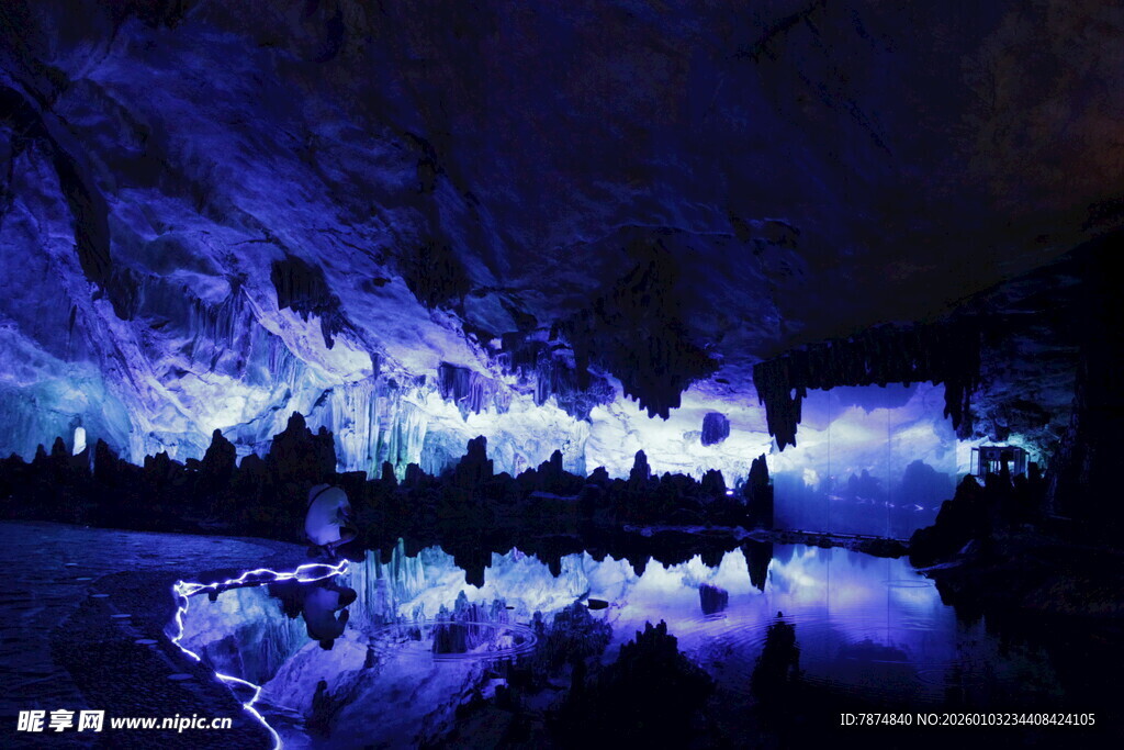 梦幻溶洞景观 水光倒影奇景