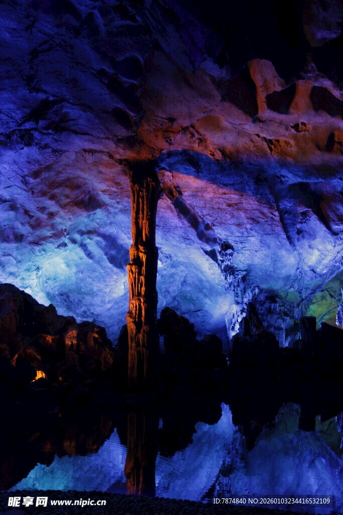 梦幻溶洞景观 光影璀璨