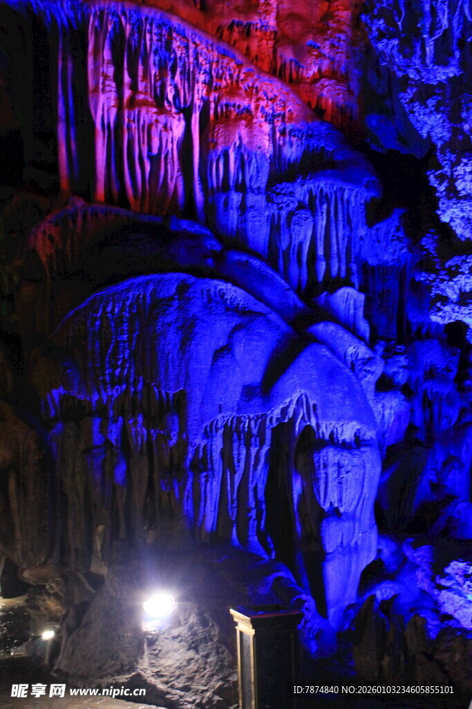 梦幻溶洞灯光景观