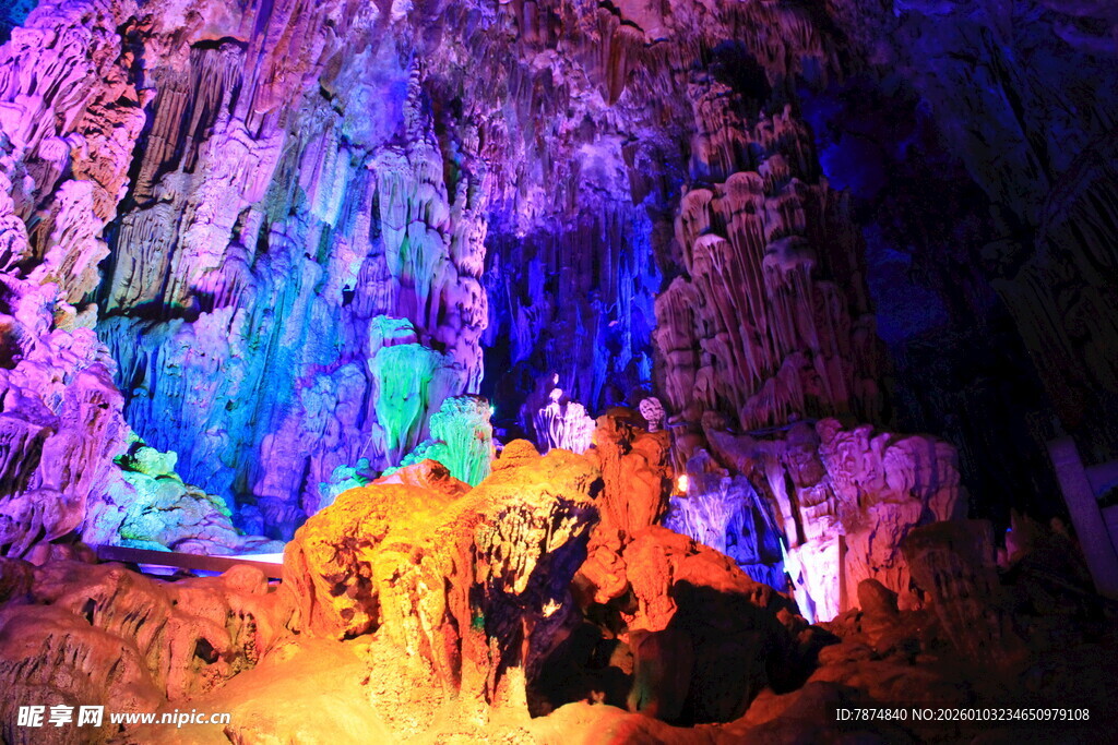 桂林梦幻溶洞奇观