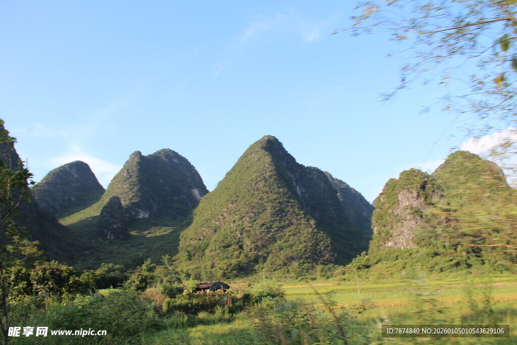 秀丽山间田园风光