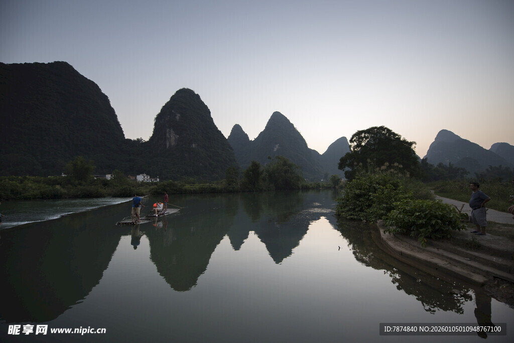 漓江山水倒影绝美风光