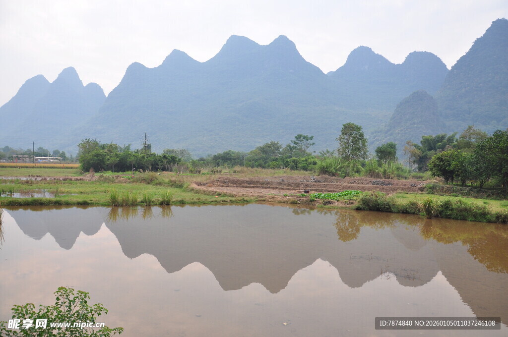 山水相映的宁静田园风光