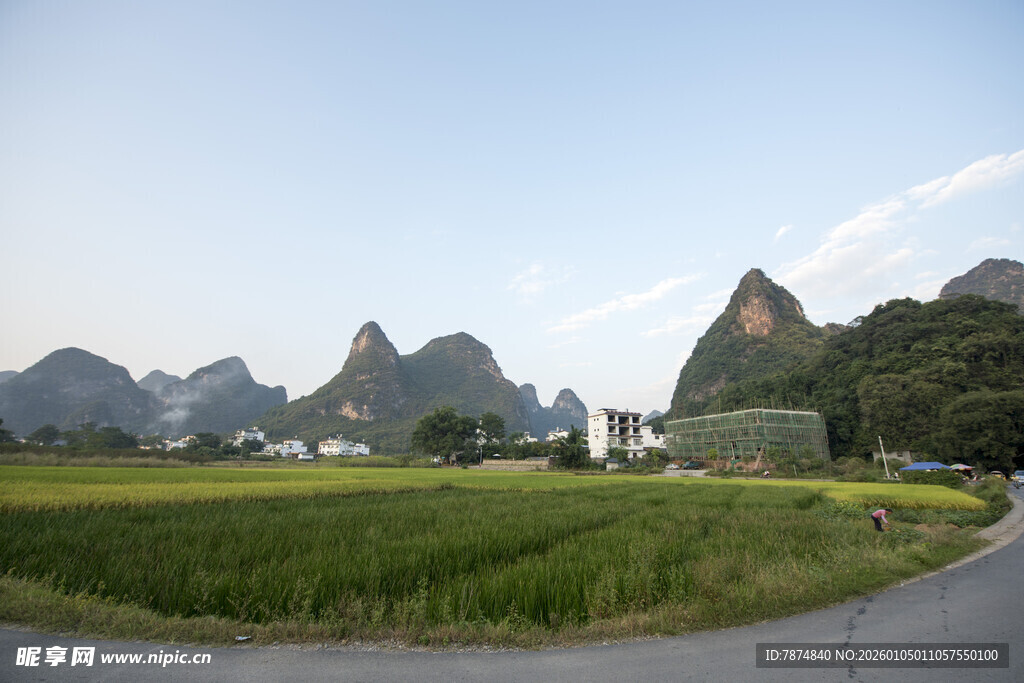 田园山水间的乡村美景