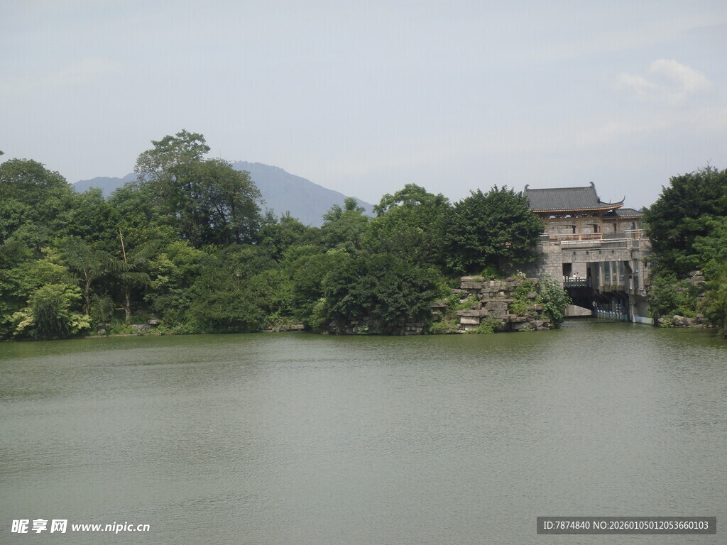 湖畔古宅 静享自然之美