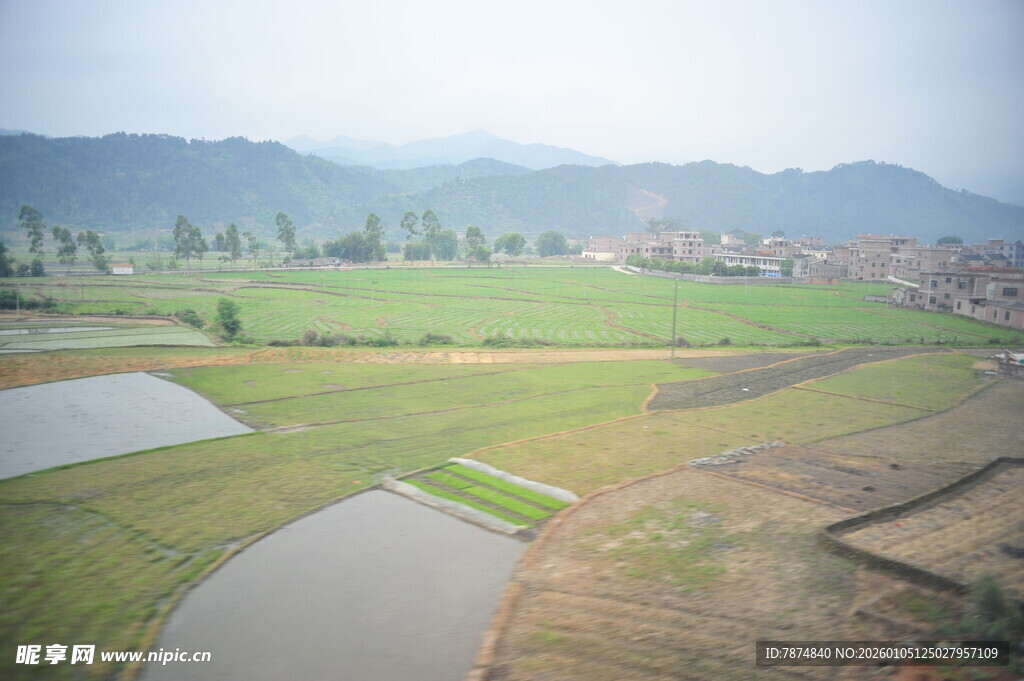 乡村田野风光俯瞰图