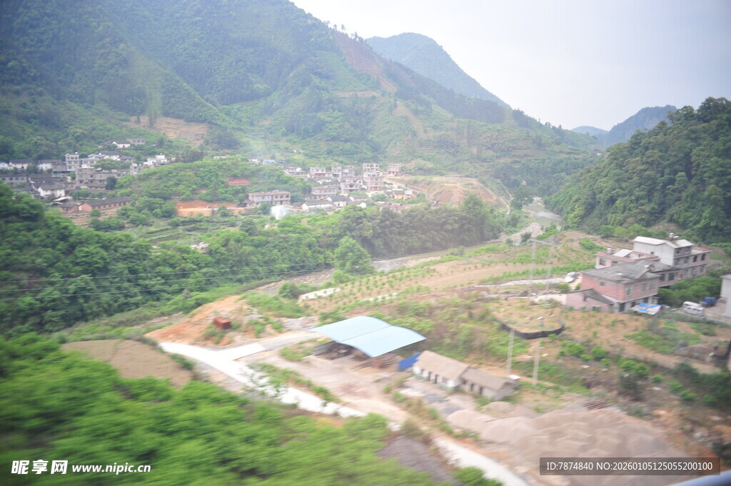 山间村落景致