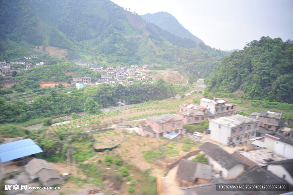 山村田园风光俯瞰图