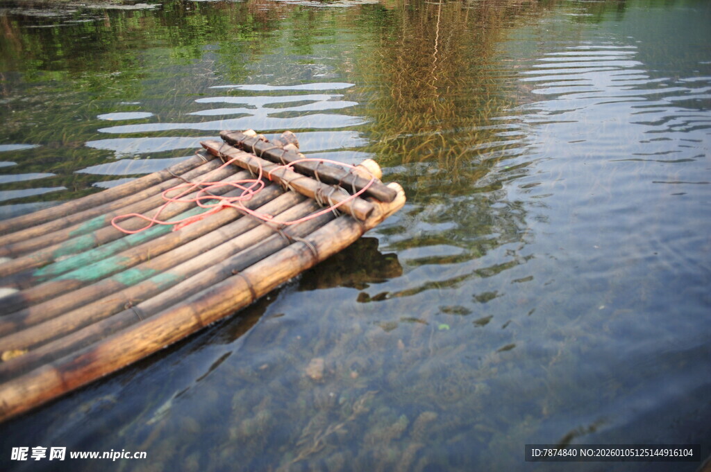 水上竹筏 悠然水乡景致