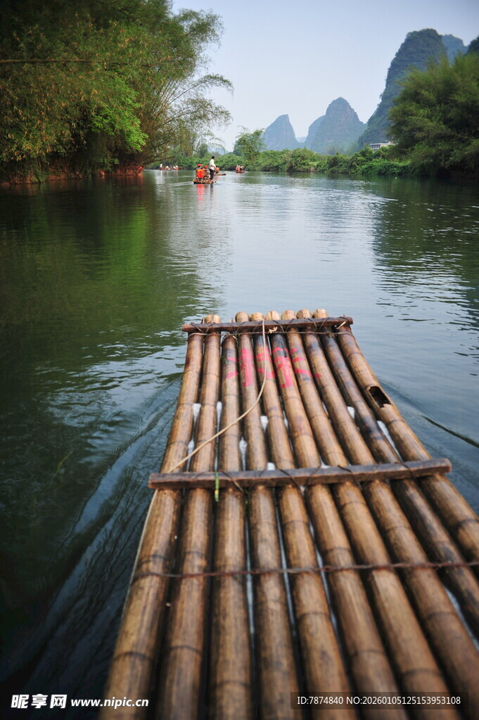 漓江竹筏漂流美景