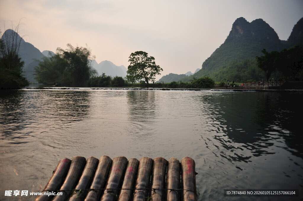 漓江竹筏 山水诗意美景