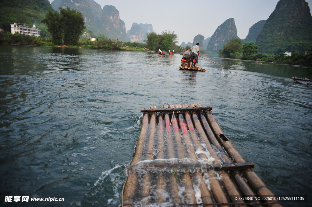 漓江竹筏漂流美景