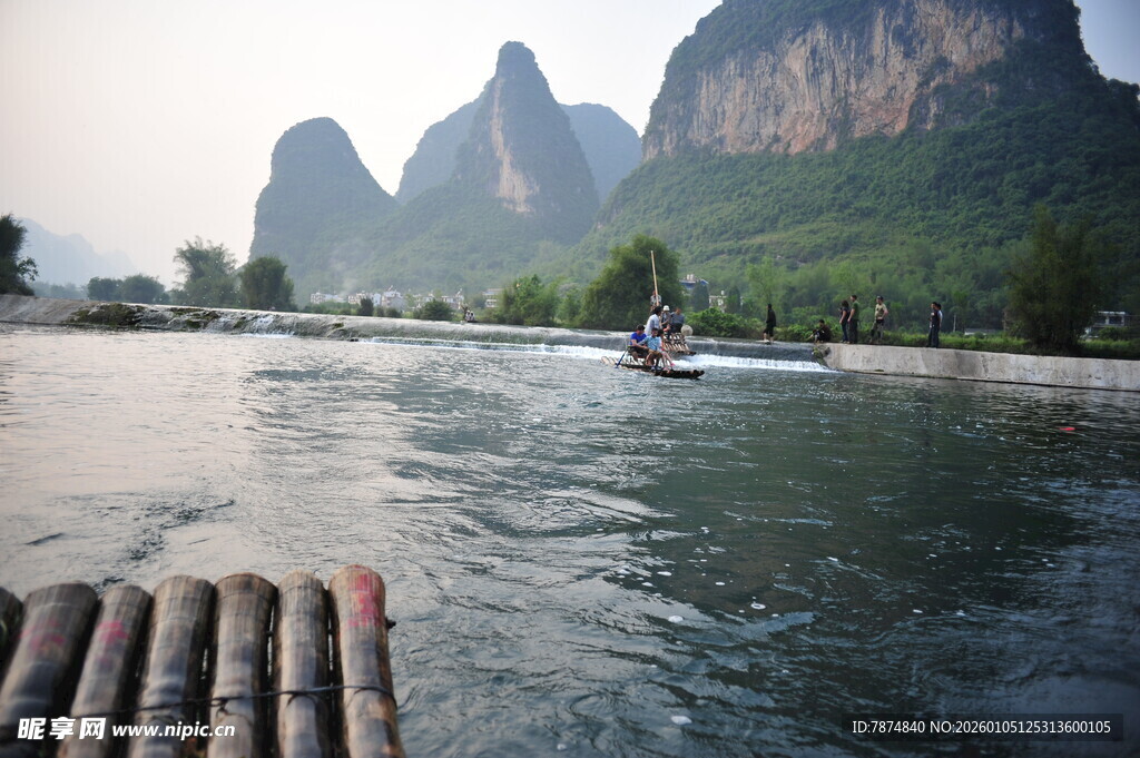 漓江山水竹筏美景
