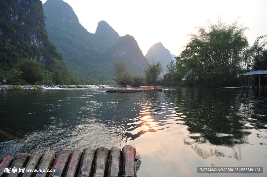 漓江山水竹筏美景
