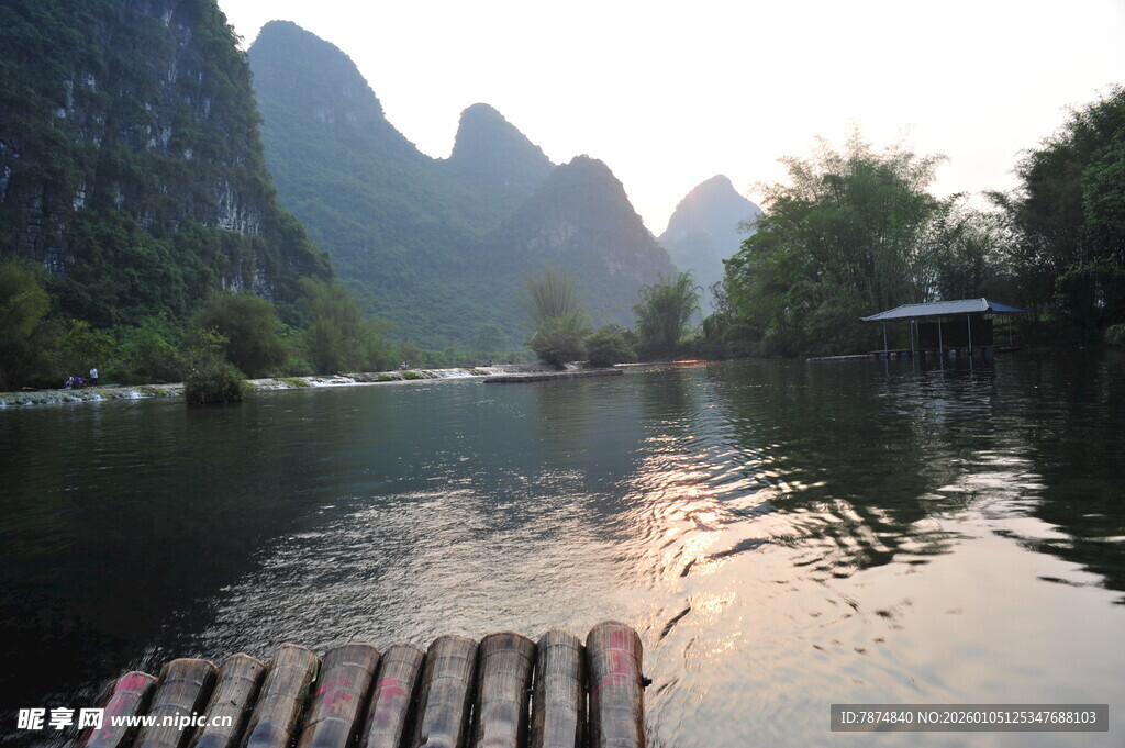 漓江山水小船静谧风光