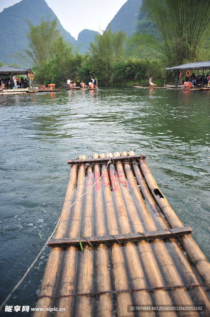 漓江竹筏漂流美景