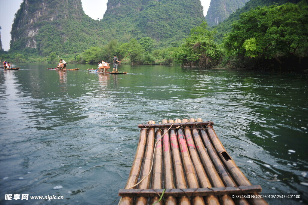 漓江竹筏漂流美景
