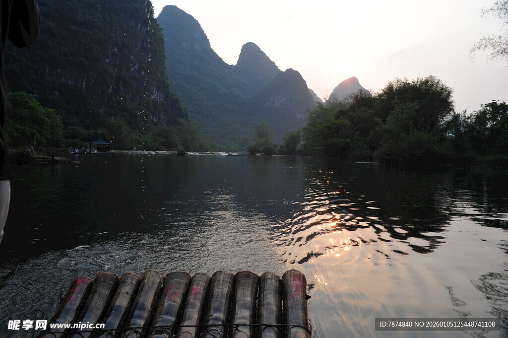 漓江山水竹筏美景
