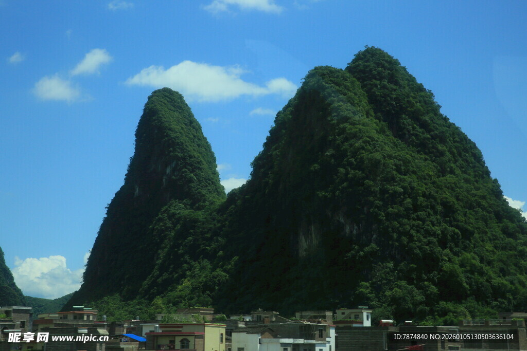秀丽山峰景色