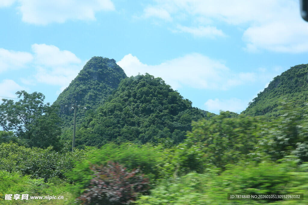 青山绿野间的秀丽风光