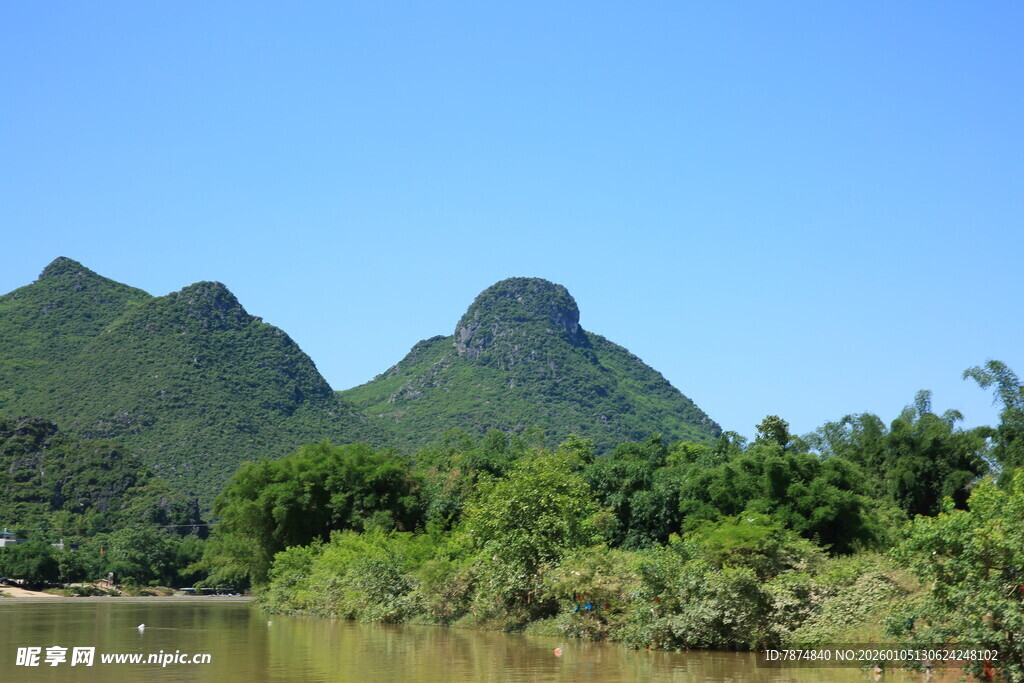 青山绿水间的秀丽风光