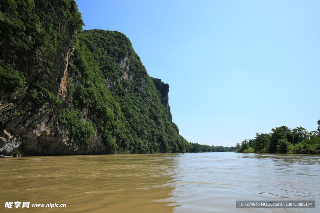 壮丽山河间的悠悠江水