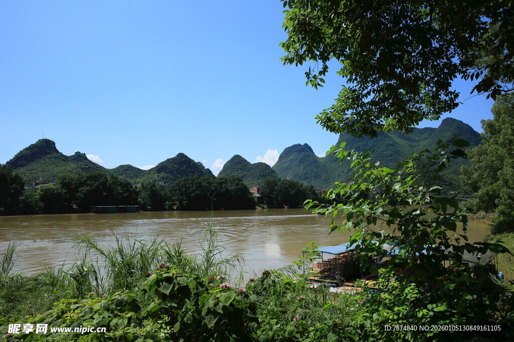山水相依的自然美景
