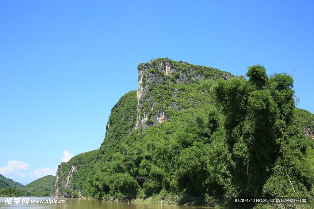 青山绿水间的秀丽风光
