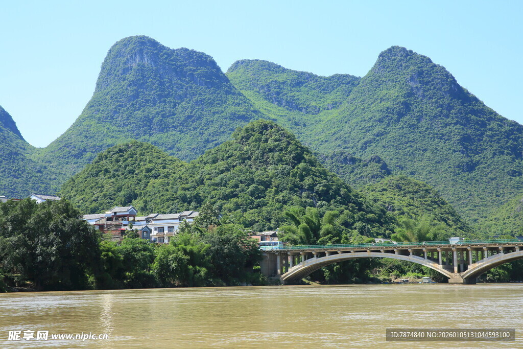 山水间的桥梁与村落