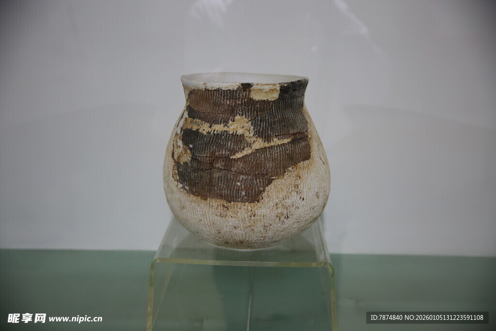 古老陶罐展示独特纹理