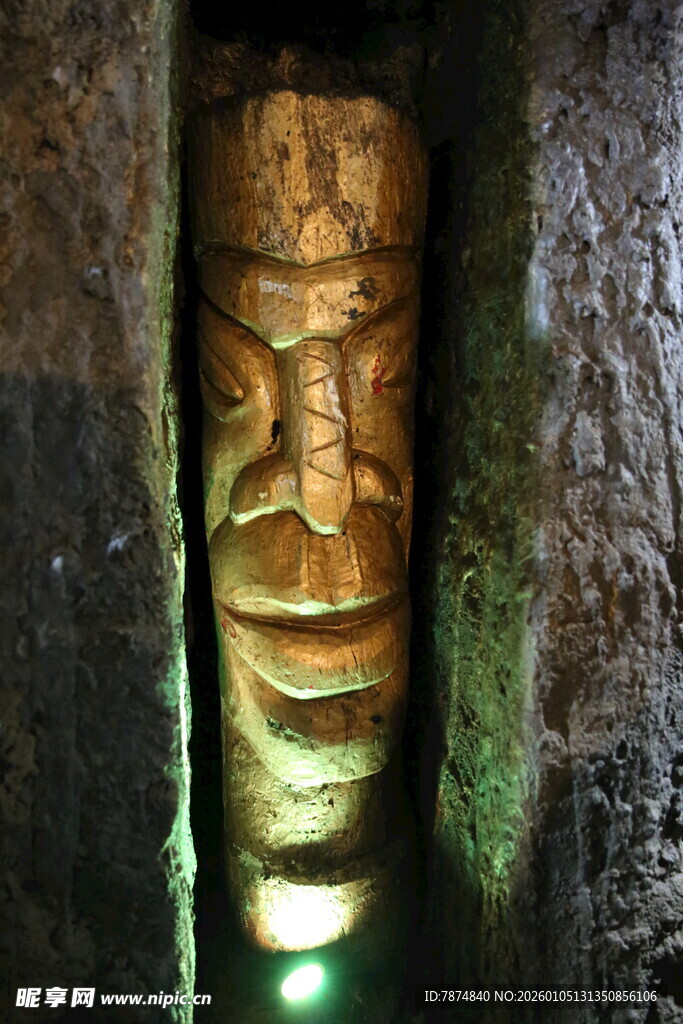 古老神秘的木雕面具