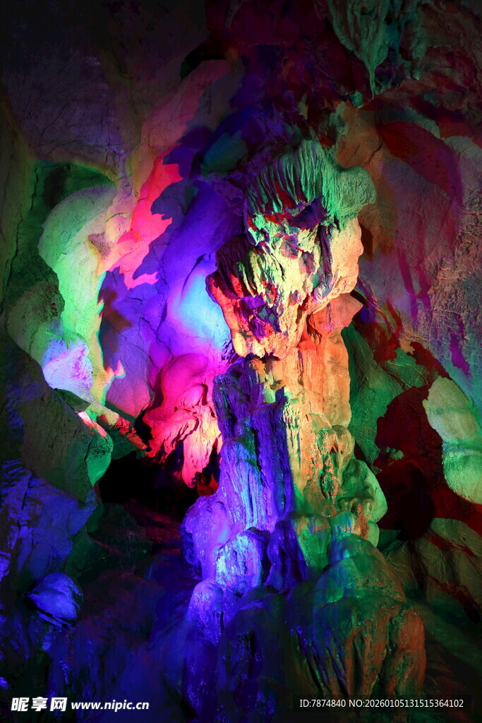 梦幻溶洞彩色光影奇观