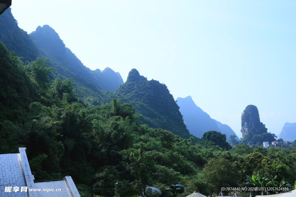 青山翠谷间的秀丽景致