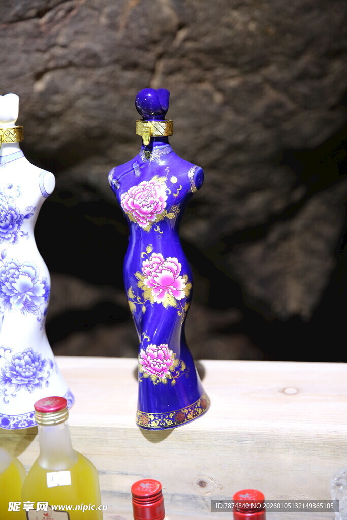 紫色旗袍人偶摆件