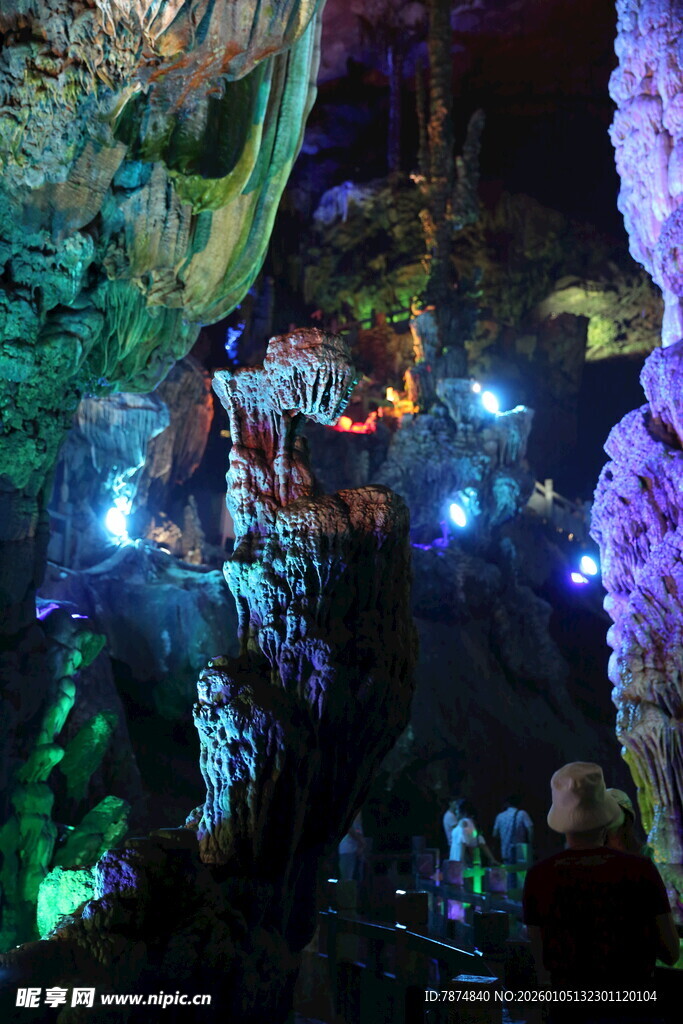 梦幻溶洞景观 五彩灯光秀