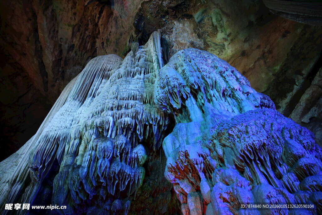 梦幻溶洞钟乳石景观
